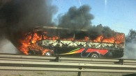 Incendio de bus en Autopista del Sol movilizó a Bomberos