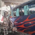 Cinco personas fallecidas y al menos 25 heridos fue el saldo de un dejó […]
